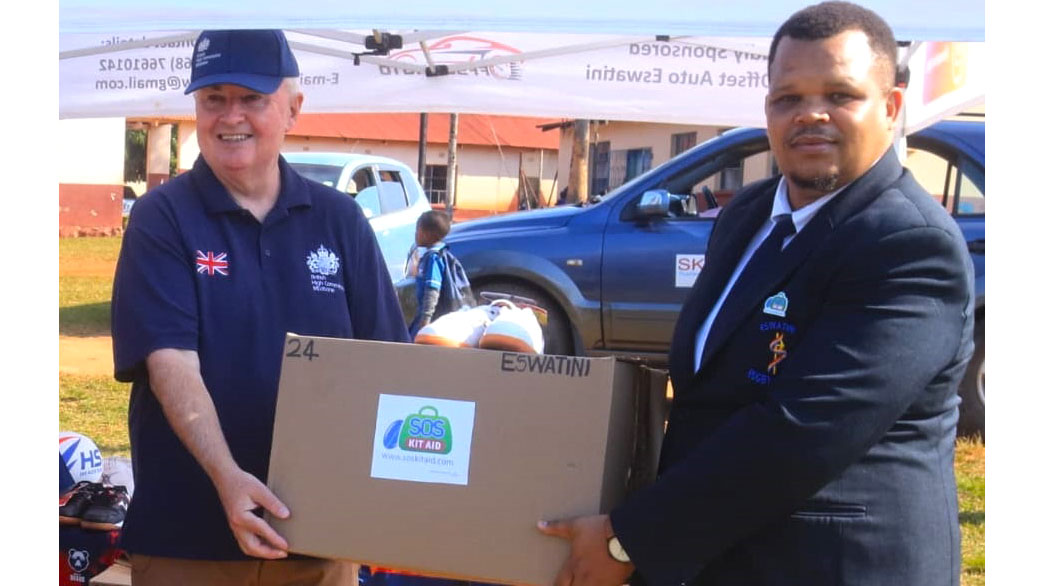 British High Commissioner to Eswatini, Colin Wells, hands over some of the equipment to ERU President, Bandile Vilakati. (Courtesy pic)